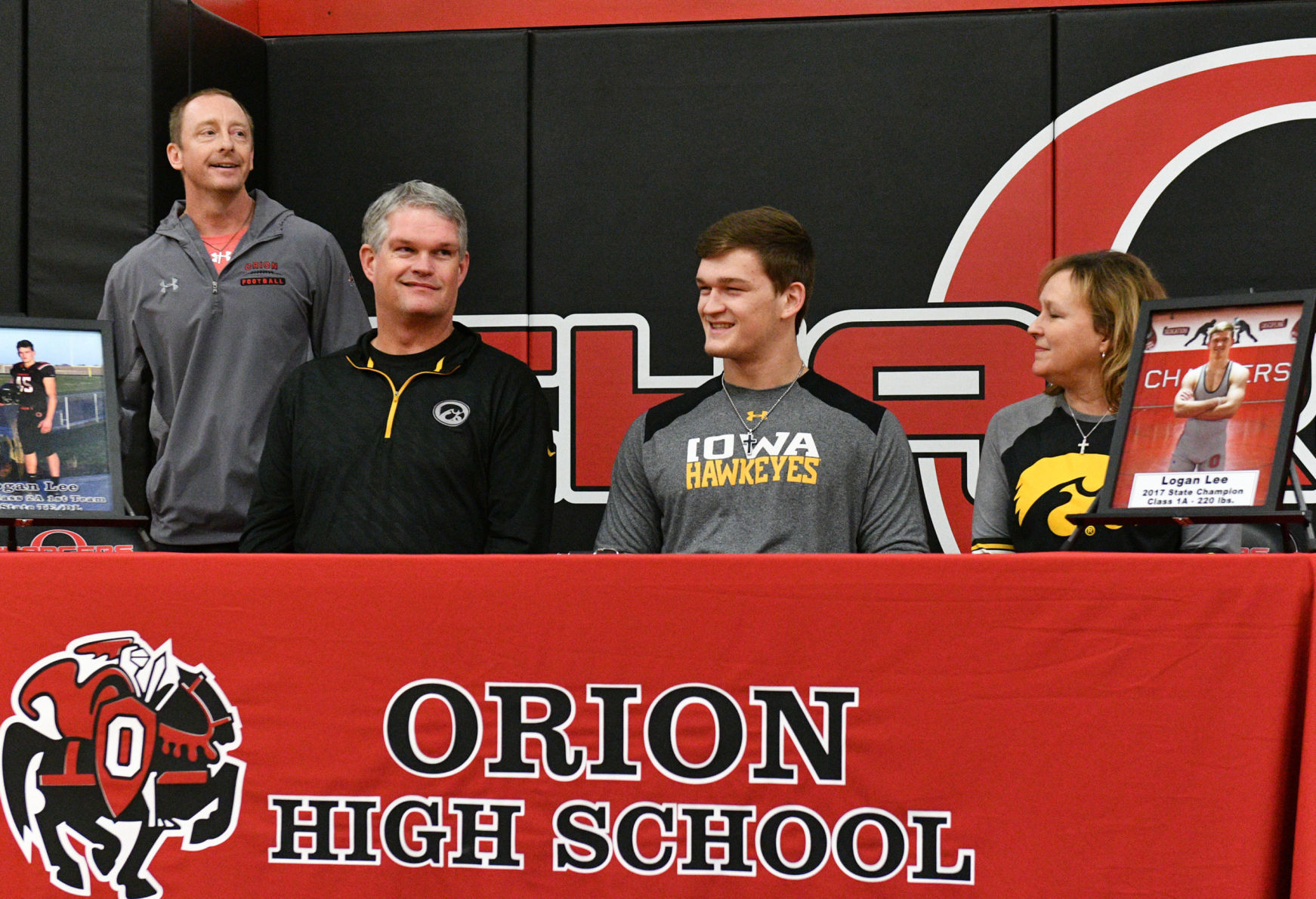 121918-orionsigning-020a.jpg